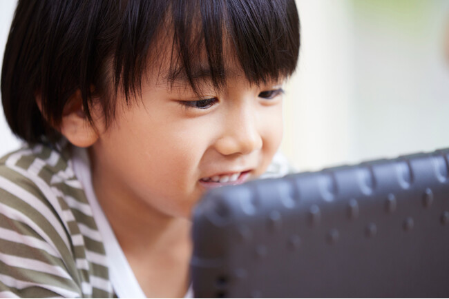 ECCが幼稚園・保育園などの施設向けに提供する「英語プログラミング教室」のカリキュラムをリニューアル