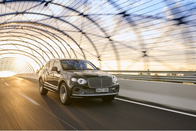 Bentley Osaka×Takamura Wine & Coffee Roasters　Takamura店内で「ベンテイガ」展示、限定で試乗体験も　ベントレー大阪ポップアップイベント開催