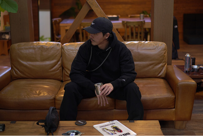 デイリーにもアウトドアにも着回しやすい「PLAY UTILITY BACK POCKET Sweat Hoodie2024/Sweat Pants 2024」販売開始