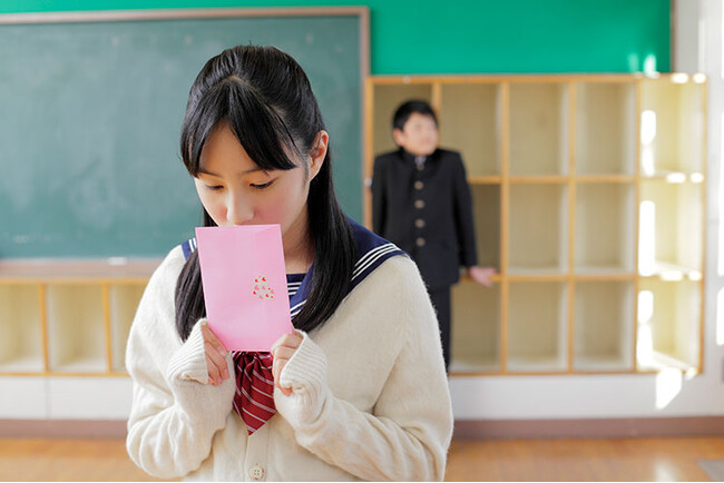 【調査結果】バレンタインに告白したことがある小中学生は10％、今年チョコやお菓子を渡す予定の相手は「同性の友だち」が最多の77％
