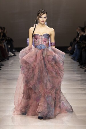 【ジョルジオ アルマーニ プリヴェ】2024春夏 オートクチュールコレクションを発表