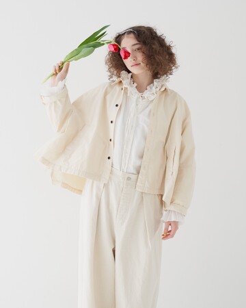 ファッションブランド「nest Robe（ネストローブ）」から、フリーディレクター滝口和代さん別注のスペシャルアイテムがリリース！着回し自在の軽やかなシャツジャケットがラインナップ！