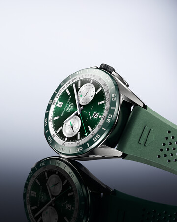 鮮麗なグリーンの新作 TAG HEUER CONNECTED CALIBRE E4