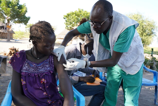 南スーダン：命を奪うE型肝炎が流行──遠隔地に暮らす女性に集団予防接種