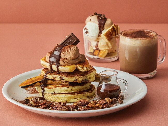 あなたはどっちを選ぶ？毎年大好評の“いちごづくし、チョコづくし”の プレミアムパンケーキシリーズが今年もバージョンアップして帰ってきた！ 