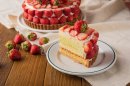 贅沢いちごとピスタチオのショートケーキタルト