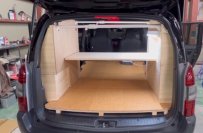 無駄を省いた商用車のキャンピングカスタムが中高年に人気　はめ込むだけのキャンピング内装キット2月14日販売開始