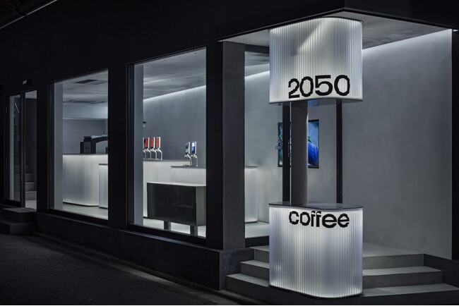 近未来的な空間で「10秒で一杯」のスペシャルティコーヒーを提供する「2050 COFFEE」が、2月5日（月）に京都市でグランドオープン！