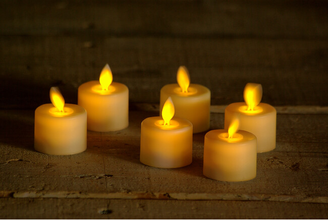 繰り返し使えるUSB充電式LEDのティーライトキャンドルが新登場!