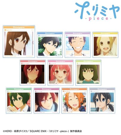 TVアニメ「ホリミヤ -piece-」のトレーディング場面写SNS風アクリルカード、トレーディング場面写マット缶バッジなどの受注を開始！！アニメ・漫画のオリジナルグッズを販売する「AMNIBUS」にて