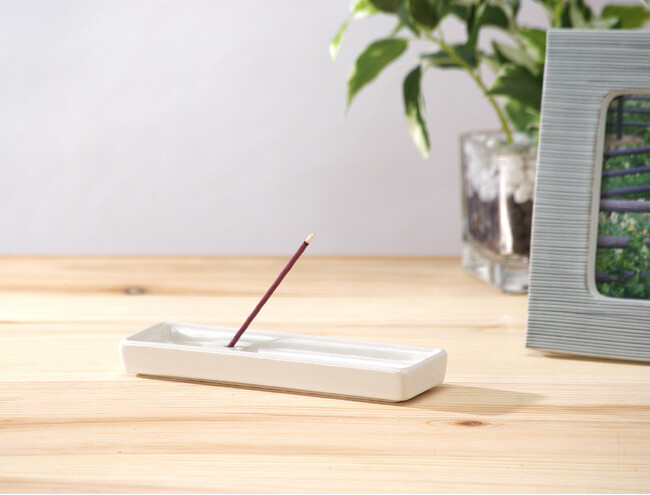 シンプルでお手入れもラク!お香にもお線香にも使い勝手のよい香立てが新発売 2024年2月