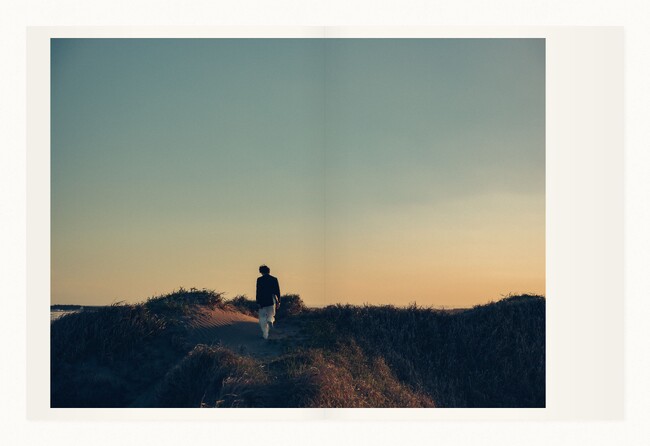 トゥモローランドより新たにデビューした＜MAISON et VOYAGE＞が俳優・安藤政信を起用したビジュアルとコンセプトフォトブックを公開。