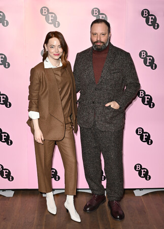 【ロロ・ピアーナ】 エマ・ストーンが映画「Poor Things」の英国特別上映会にてロロ・ピアーナを着用