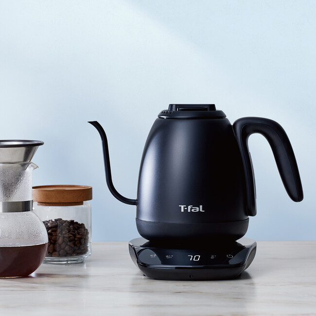 倒れてもお湯がこぼれにくくなって新登場！ティファール「カフェ ロック コントロール 1.0L」発売！