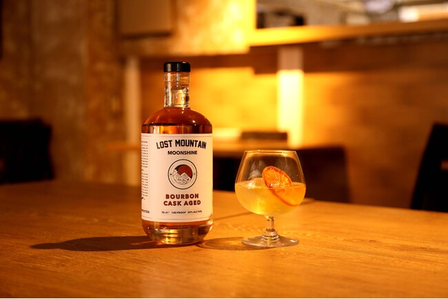英国ブラック ブリッジ蒸留所が製造するバーボン樽熟成のスピリッツ「LOST MOUNTAIN  BOURBON CASK MOONSHINE」がイギリスより初上陸