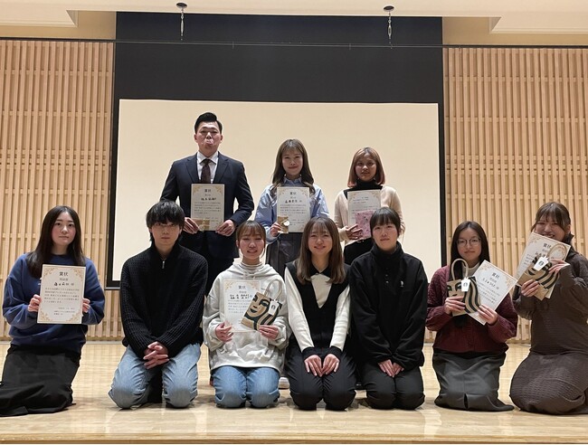 【JO-BI国際ビジネス公務員大学校】卒研プレゼン大会を開催クラス内発表で選ばれた7組のプレゼンターが集結各分野の学習成果を発表