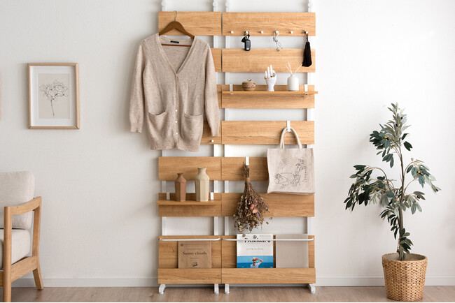 「壁を傷つけずにお気に入りのものを素敵に飾りたい…」自分好みにアレンジできる突っ張り式ウォールラック発売！