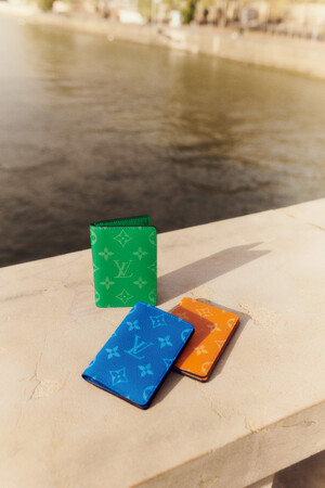 【ルイ・ヴィトン】レザーグッズ・コレクション「タイガラマ」に夏らしい鮮やかな新色が登場