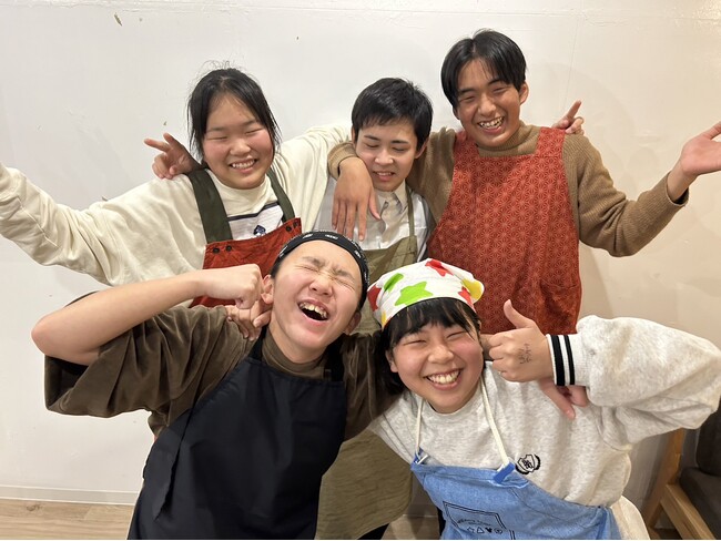 子ども食堂に通う中学生、ご当地グルメ「泉佐野餃子」を初開発