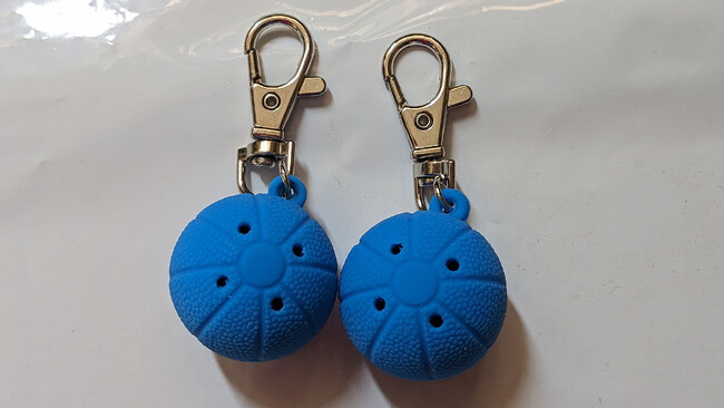 寄付つきのミニゴールボールキーホルダーを本格販売