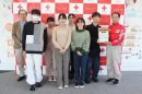 日赤を訪れた学生スタッフ会のメンバー。左端がボランティアセンター長の猪口講師