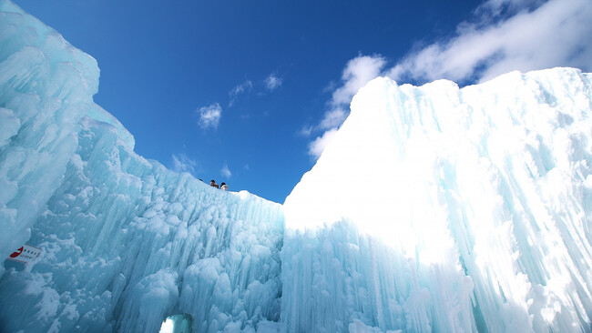 【北海道／苫小牧】厳冬のホットスポット「千歳・支笏湖氷濤まつり」へ！氷の芸術を楽しんだ後は温泉とこだわりの朝食を楽しんで♪