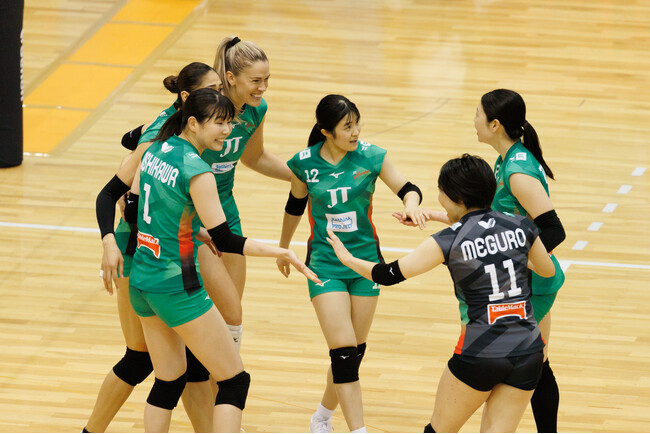 【バレー/Vリーグ】V1男子・東レが敵地で大きな一勝！V1女子・JTがレギュラーラウンド全勝優勝！