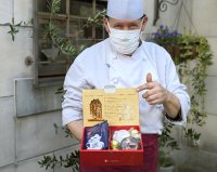 神戸で創業76年となるにしむら珈琲店がつくるオーストリアとドイツの伝統的銘菓のギフトが登場