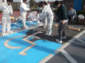 【埼玉県】企業や障害者などと協働して障害者等用駐車区画の路面塗装を実施します