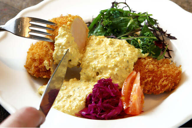さくさくカツレツ、具たっぷりフレンチトーストなどランチに新メニュー。神戸旧居留地「Bar & Bistro 64（ロクヨン）」で2月20日から。