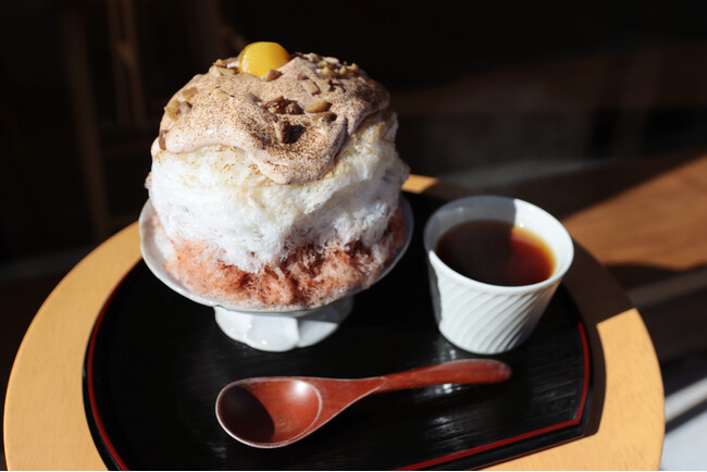 日本茶カフェ「八屋」より、新感覚なバレンタインデーの贈り物 冬にぴったり！濃厚な味わいの「栗とココアのかき氷」が新発売！ ～栗とココアの相性抜群！最後のひと口まで飽きのこない贅沢なかき氷～