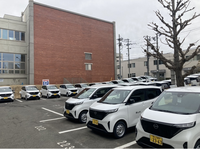 福島日産、郡山市へ 電気自動車 日産サクラ30台を納入。郡山市のGXとBCP対策への貢献支援。