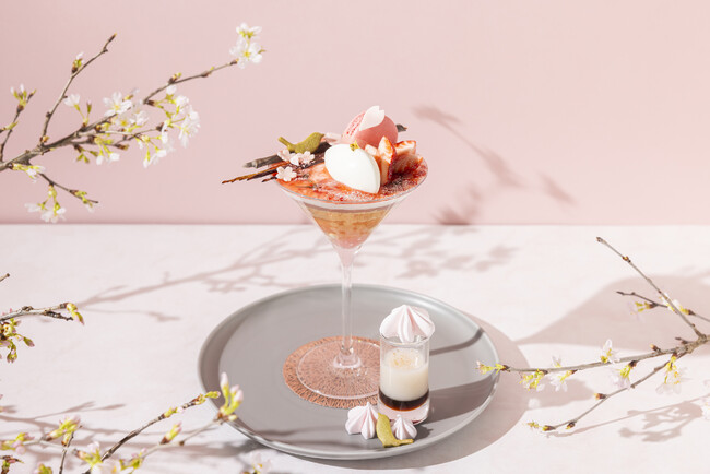 ザ・プリンスギャラリー 東京紀尾井町 桜の絨毯を描いた春の訪れを祝うパフェ「SAKURA Bloom Parfait」を販売