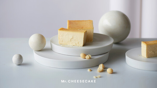 白く美しいナッツの王様、マカダミアを使った濃厚な味わいのホワイトデー限定フレーバー「Mr. CHEESECAKE Macadamia」が登場！贈り物に華やかさを添えるラッピング無料キャンペーンを実施