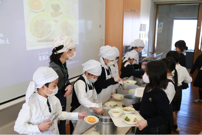 日本A2ミルク協会　東京農業大学稲花小学校でのA2ミルク提供開始　安心安全な日本A2協会牛乳を体験型食育の一環として給食に展開