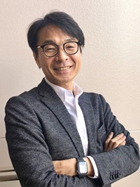 ソラミチシステムが薬剤師向けの教育講座を2024年4月開講！薬局研究の第一人者である岡田浩教授を迎え、行列のできる薬剤師の育成へ