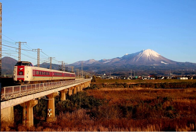 最後の国鉄型特急「やくも」がいよいよファイナルラン　「３８１系」車両に乗って山陰へ　休暇村奥大山では“引退卒業”にかけて「卒業旅行プラン」を販売します