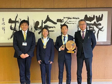埼玉県所沢市 小野塚 勝俊市長を表敬訪問女子デフフットサル世界大会の優勝を報告