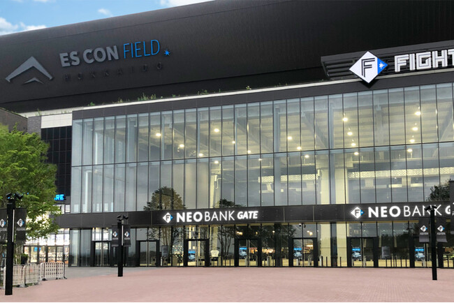 エスコンフィールドHOKKAIDO3塁側ゲート「F NEOBANK GATE(エフネオバンクゲート)」に生まれ変わります。F NEOBANKユーザーは先行入場が可能！