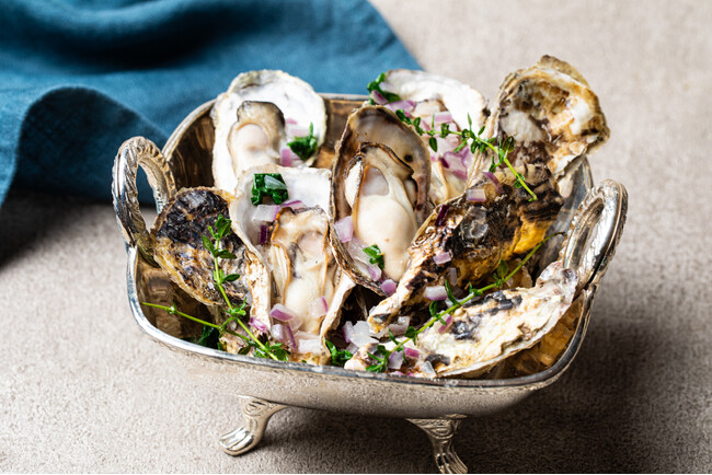 【改装記念】2月21日(水)新宿オイスターバーワーフの営業再開を記念して、全10種類の牡蠣料理が登場。美肌効果・美容食として期待される牡蠣を生・焼・蒸・揚の調理方法でお楽しみいただけます。