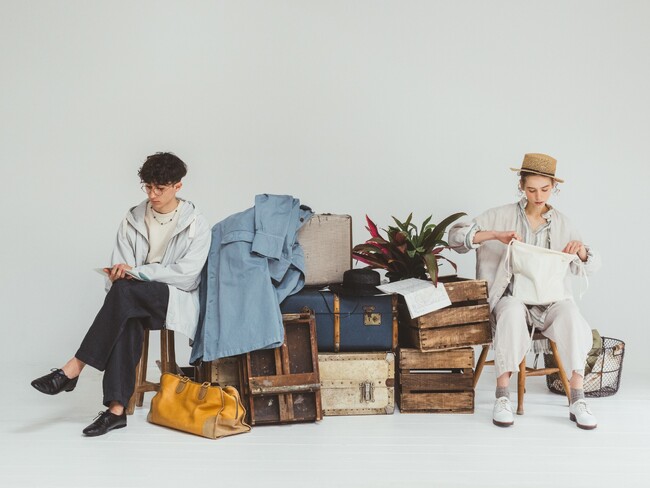 天然素材で仕立てた服を展開するファッションブランド「nest Robe（ネストローブ）」。2024春夏シーズンは、旅をテーマにした解放感あるコレクションを展開。
