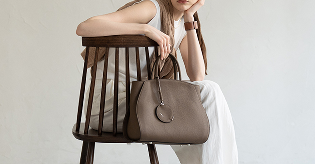 【新作バッグ】目指したのは「名品」のその先。本革バッグだからこその風格や美しさはそのままに、使いやすくなってリニューアル新発売。