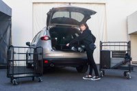 映像業界に特化したブラックカゴ台車の新シリーズ　より軽く・小さく・運びやすく改良した3モデルが発売