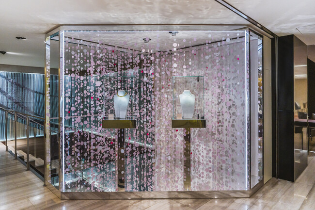 さくら色に艶めくパールが春の訪れを告げるプロモーション“Bloomin’ Pearl”がTASAKI 銀座本店にて開催中