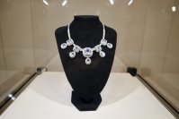 東京藝術大学生　中村暖氏の作品 『Decompose Diamond』～植物から生まれた 朽ちていくダイヤモンド～ に、中古ダイヤモンドとプラチナを素材提供