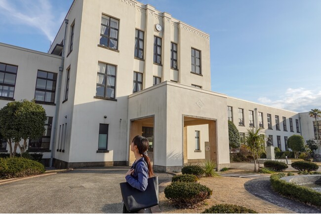学校教育現場の女性管理職比率向上へ！ロールモデル・教育委員会の取組事例資料集を公開