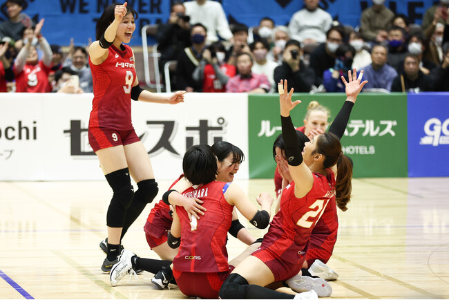 【バレー/Vリーグ】V1男子・上位との連戦が続くサントリーが東レに1勝。V1女子・埼玉上尾、トヨタ車体が勝ち上がりセミファイナル進出決定！