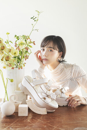【RANDA（ランダ）】女優・松井愛莉が纏う2024春夏新作LOOKを公開