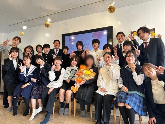 フリースクール「キリンのとびら」で中学３年生９名が卒業　保護者と共に門出を祝福し卒業式を挙行