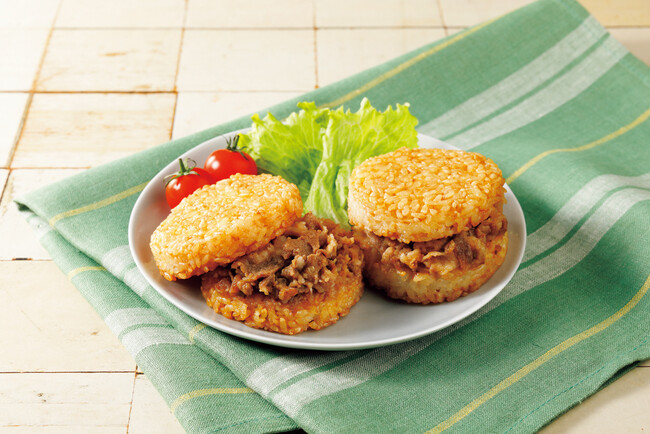 組合員の要望に応えて塩味控えめなライスバーガーを開発！「焼肉風ライスバーガー」2024年2月デビュー